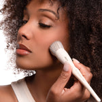 Utilisation du pinceau fond de teint Ergoglam Brush F5-FOUNDATION beige Olaeya