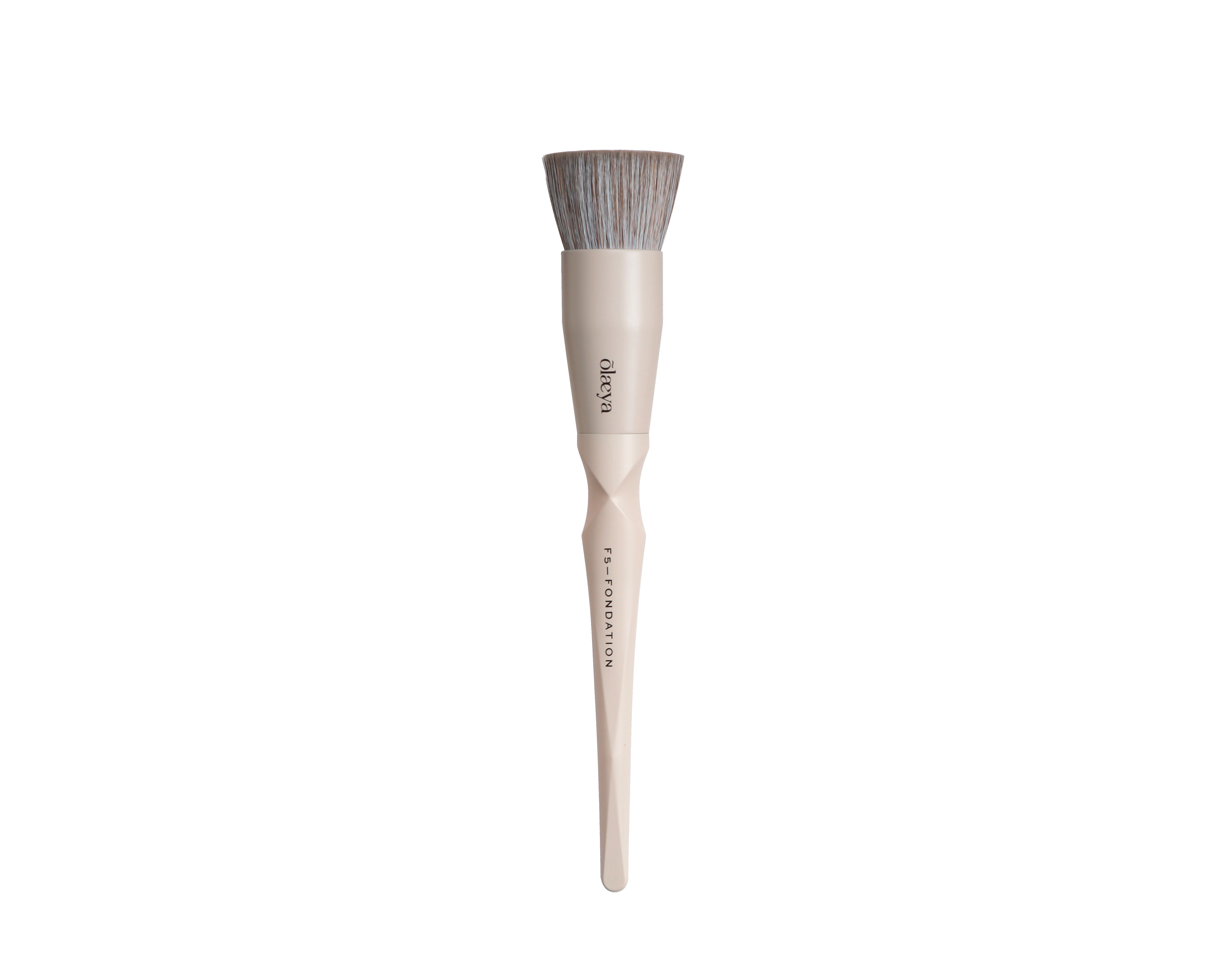 Pinceau fond de teint Ergoglam Brush F5-FOUNDATION beige Olaeya sur fond blanc