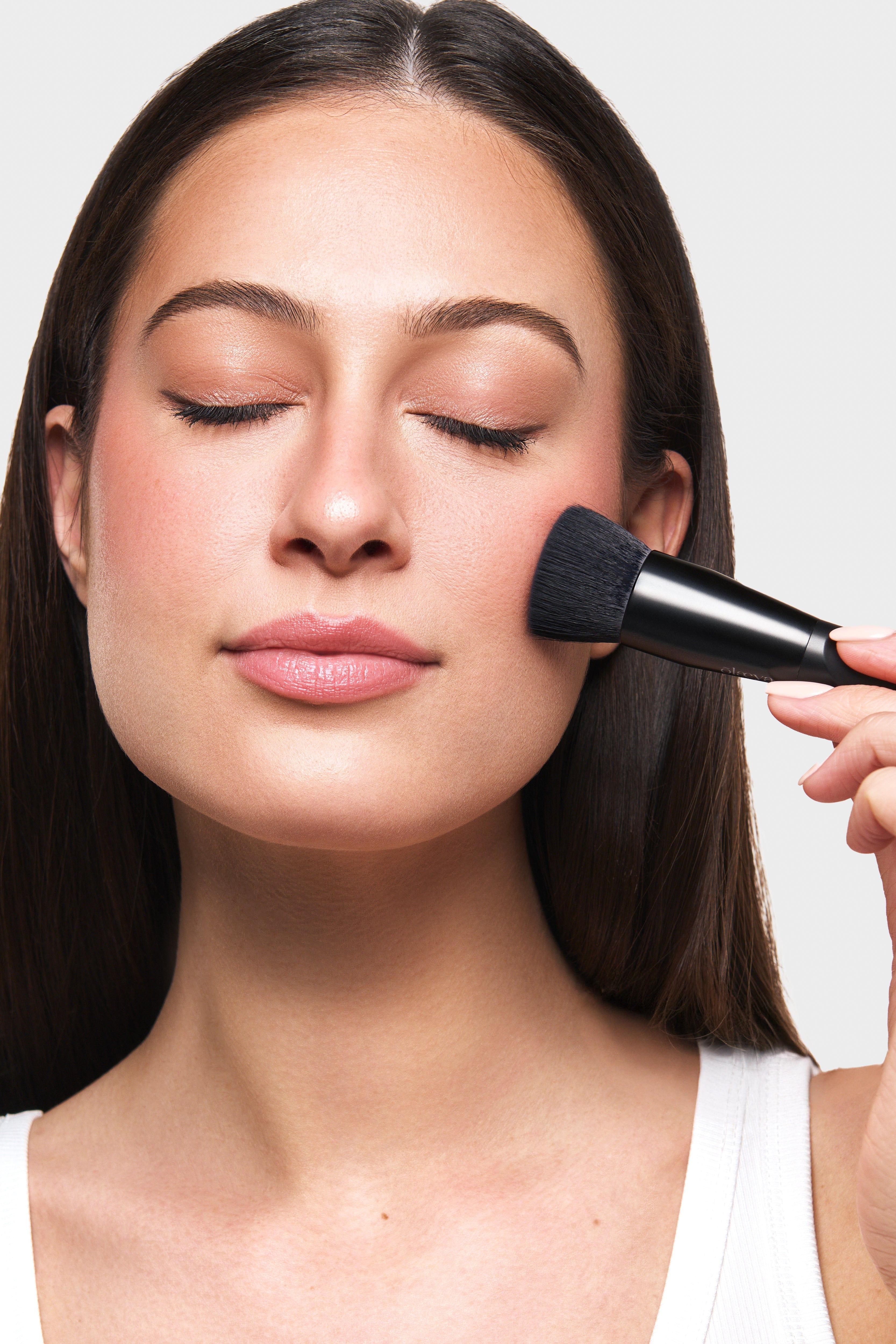 Utilisation du pinceau fond de teint Ergoglam Brush F5-FOUNDATION Black Edition Olaeya