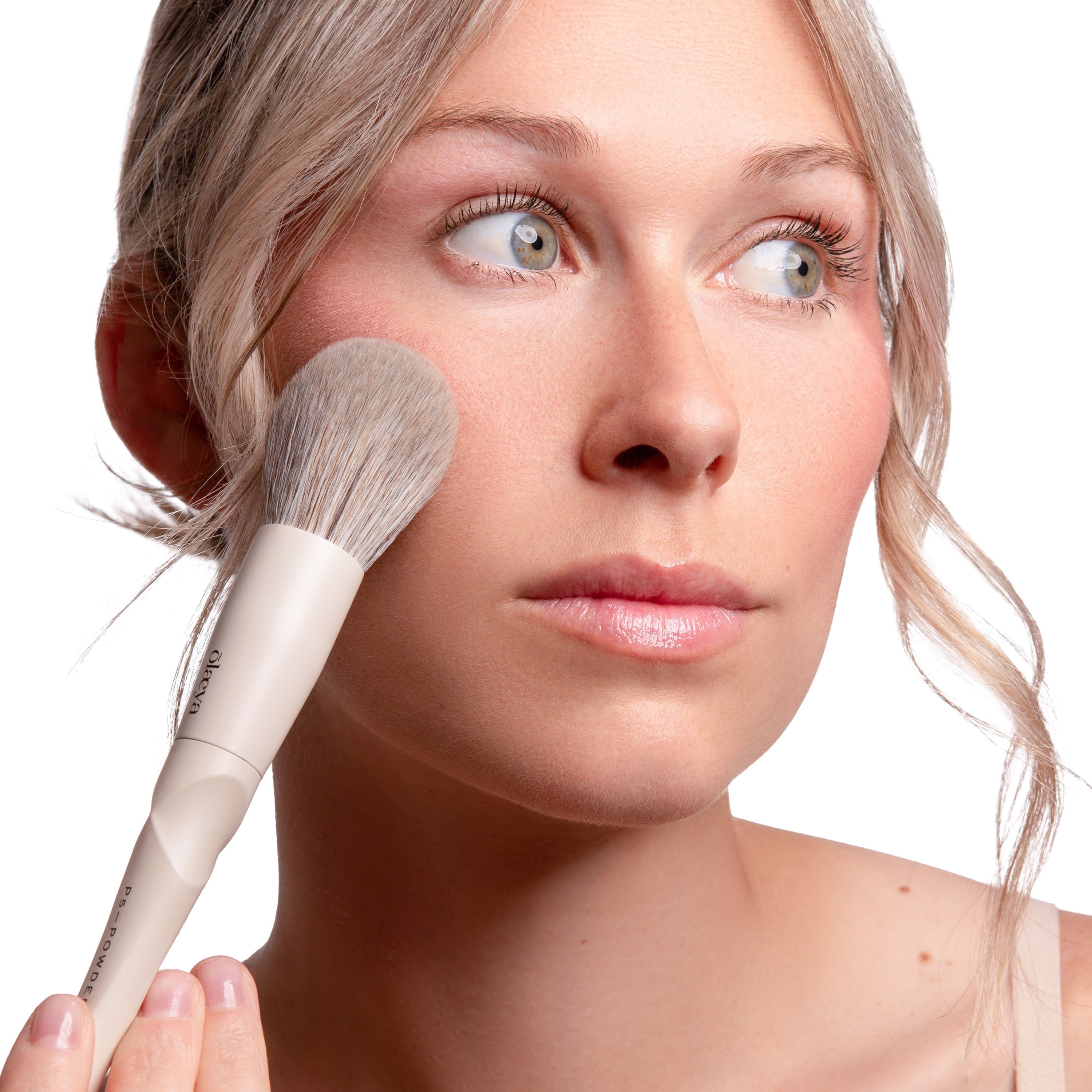 Utilisation du pinceau poudre Ergoglam Brush P5-POWDER beige Olaeya